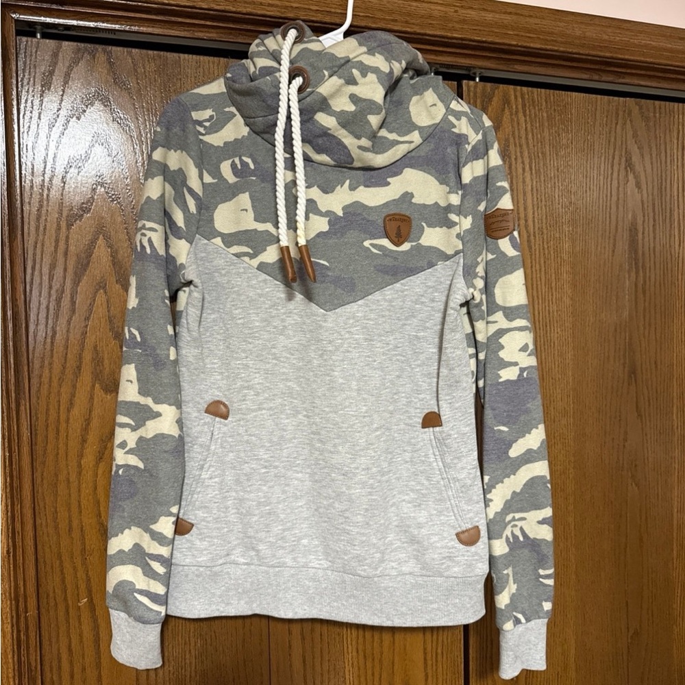 Wanakome Gray Hooded Fitted Long Sleeve Sweatshirt